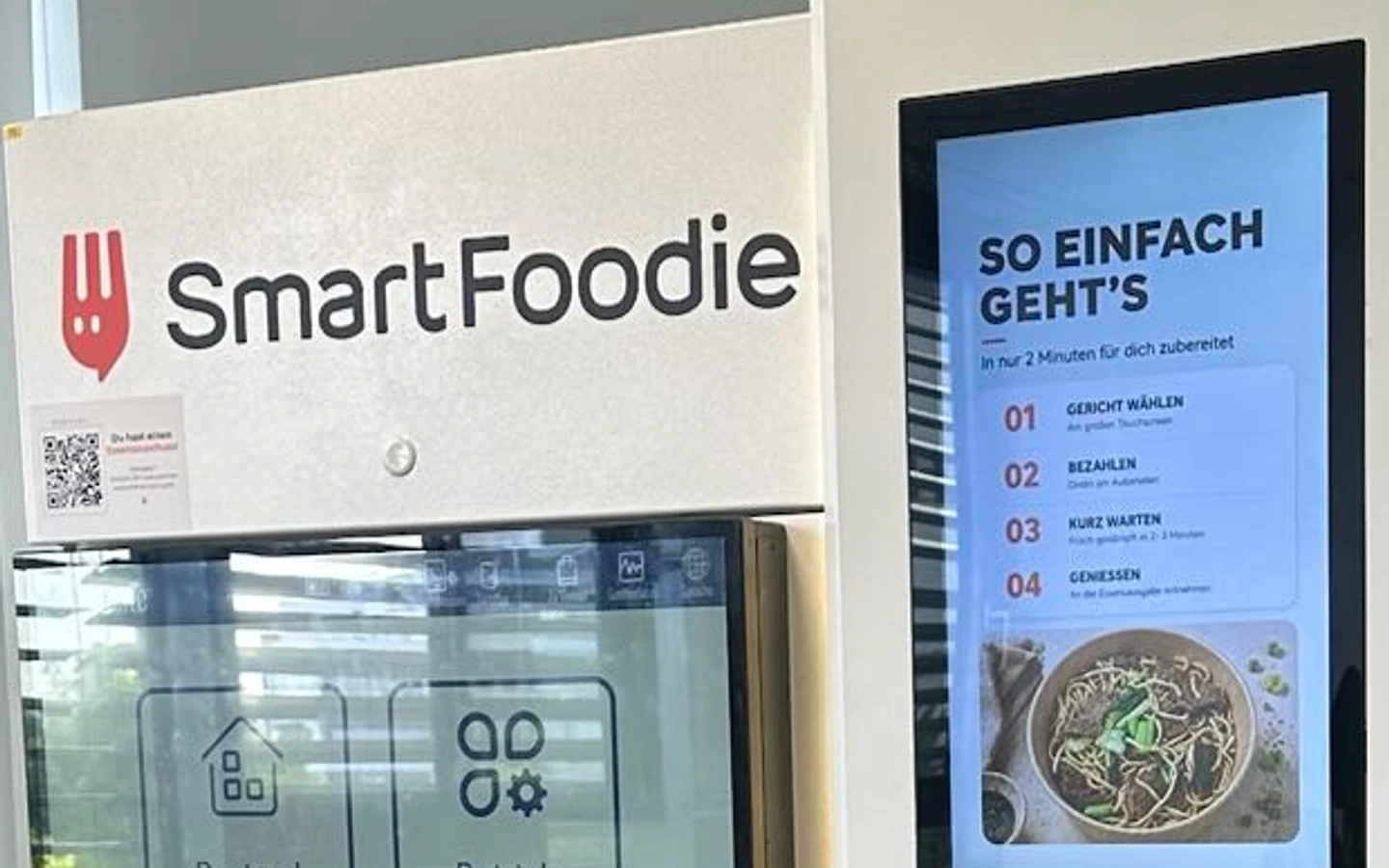 SmartFoodie Station mit Markenlogo und Informationsdisplay